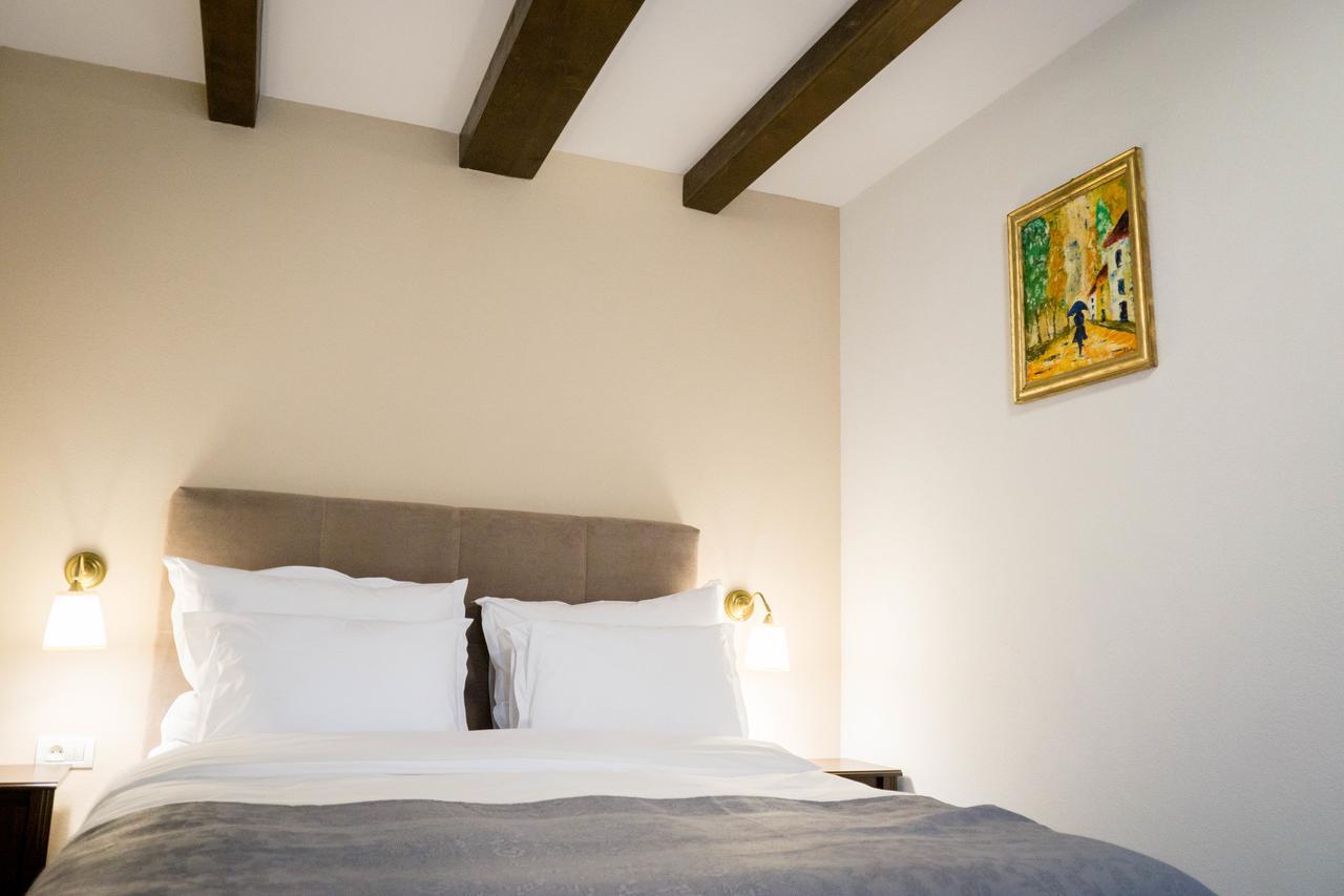 ホテル Nest ドロベタ＝トゥルヌ・セヴェリン エクステリア 写真