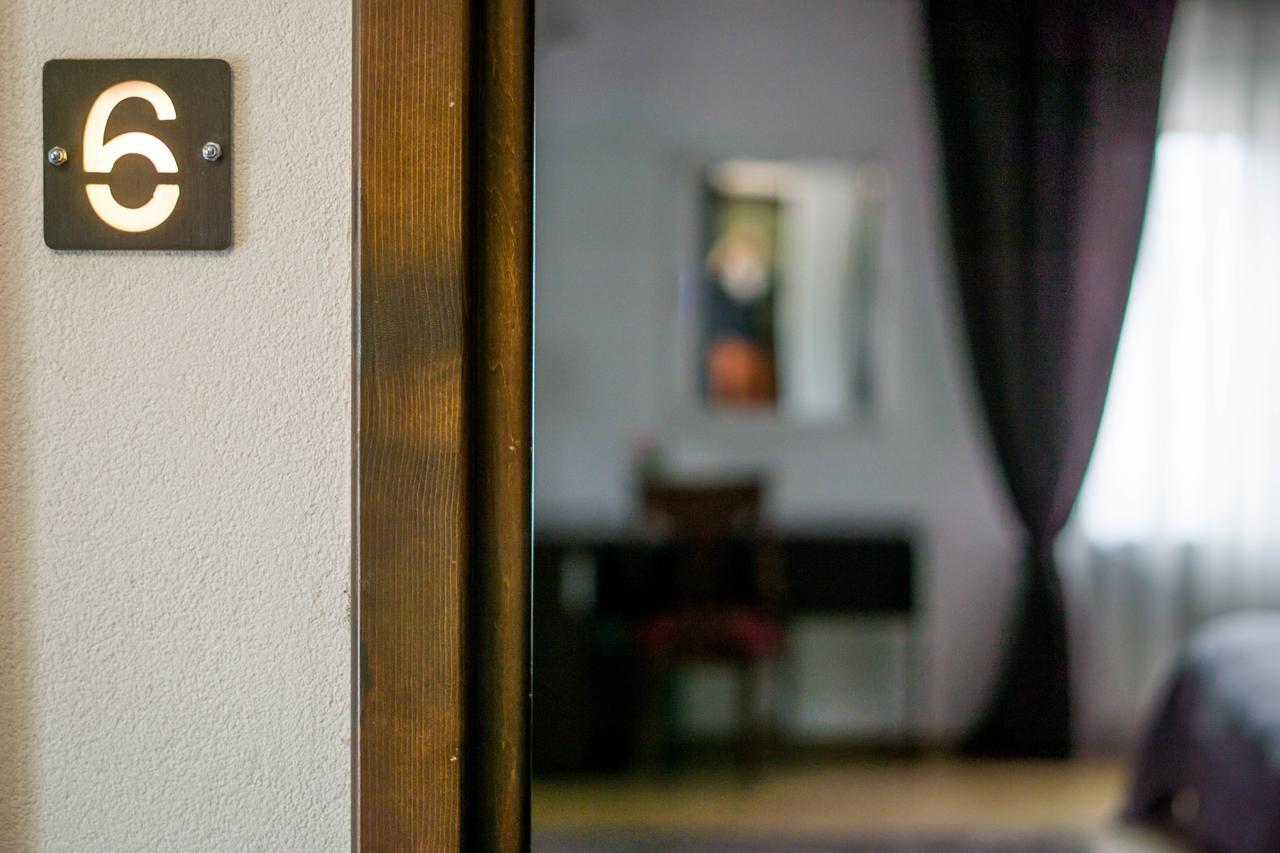 ホテル Nest ドロベタ＝トゥルヌ・セヴェリン エクステリア 写真